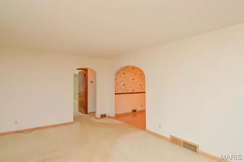 Living - 109 E Jefferson St, O'fallon, IL 62269 photo 3 of 3
