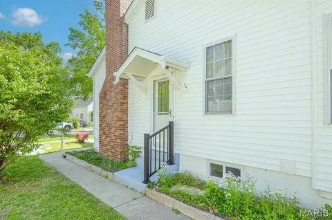 Exterior - 109 E Jefferson St, O'fallon, IL 62269 photo 3 of 7