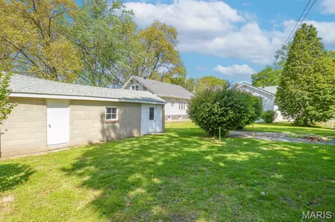 Exterior - 109 E Jefferson St, O'fallon, IL 62269 photo 6 of 7