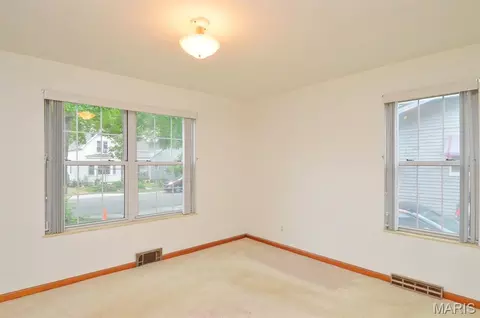 Bedroom - 109 E Jefferson St, O'fallon, IL 62269 photo 1 of 4