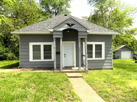 208 N Walnut St, Rolla, MO 65401