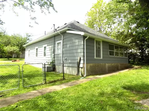 Exterior - 208 N Walnut St, Rolla, MO 65401 photo 5 of 7