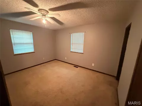 Bedroom - 306 Dewolf, Odin, IL 62870 photo 3 of 3
