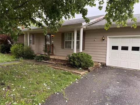 306 Dewolf, Odin, IL 62870