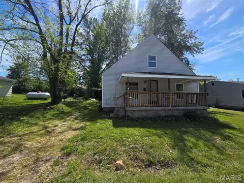 303 W 9th St, Salem, MO 65560