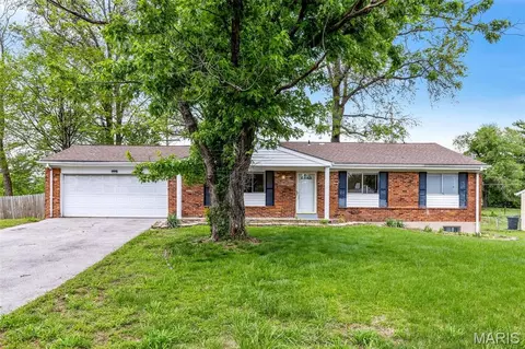 119 Bellechasse Dr, Chesterfield, MO 63017