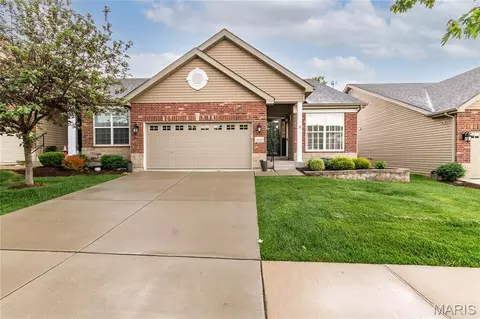 16128 Amber Vista Dr, Ballwin, MO 63021
