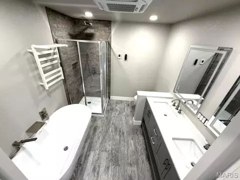 Bath - 910 N Ash St, Mountain View, MO 65548 photo 1 of 3