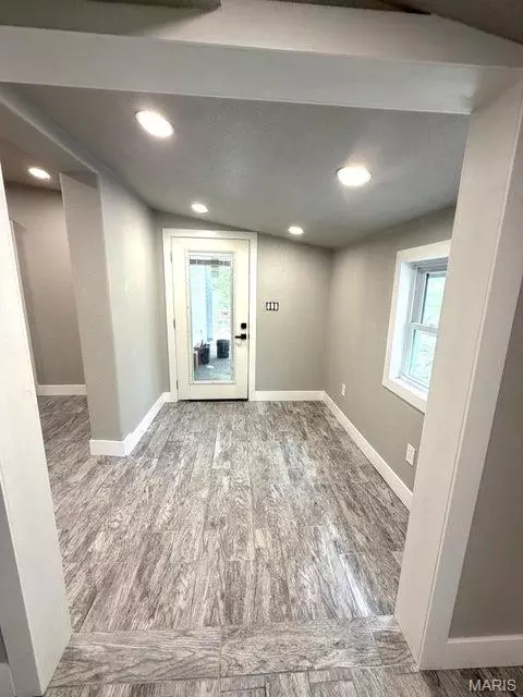 Entry Way - 910 N Ash St, Mountain View, MO 65548 photo 1 of 1