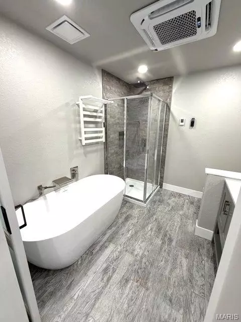 Bath - 910 N Ash St, Mountain View, MO 65548 photo 3 of 3