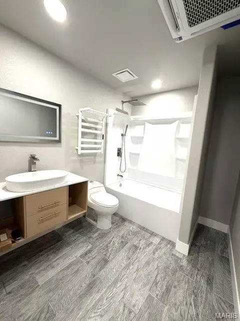 Bath - 910 N Ash St, Mountain View, MO 65548 photo 2 of 3