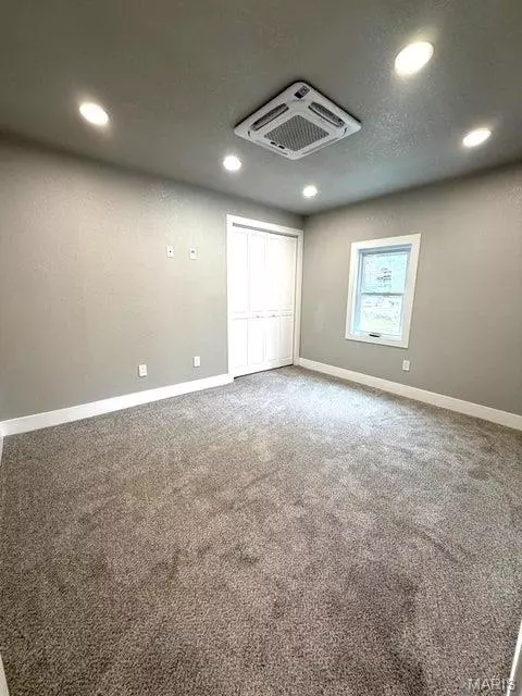 Bedroom - 910 N Ash St, Mountain View, MO 65548 photo 2 of 3