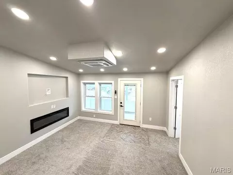 Living - 910 N Ash St, Mountain View, MO 65548 photo 1 of 1
