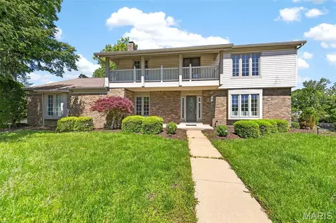 15203 Country Ridge Dr, Chesterfield, MO 63017
