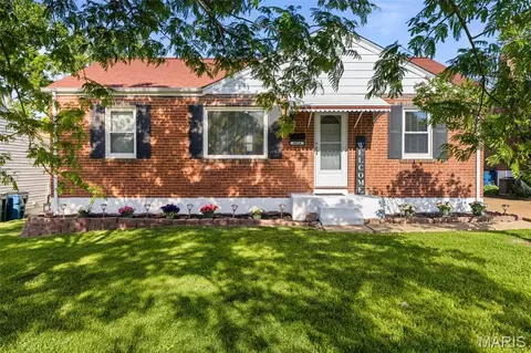 9814 Huntingdon Ln, Saint Louis, MO 63123