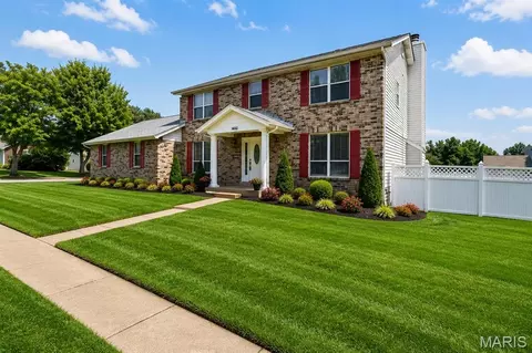 1852 Partridge Berry Dr, Florissant, MO 63031