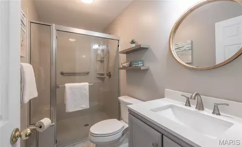 Bath - 1560 Hinson Ln, Saint Clair, MO 63077 photo 3 of 4