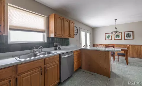 Kitchen - 1560 Hinson Ln, Saint Clair, MO 63077 photo 3 of 3