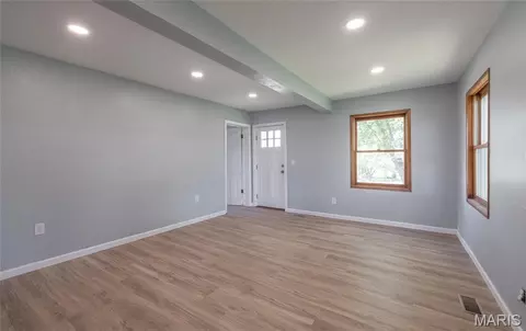 Living - 1560 Hinson Ln, Saint Clair, MO 63077 photo 1 of 3