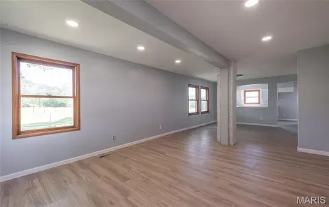 Living - 1560 Hinson Ln, Saint Clair, MO 63077 photo 2 of 3