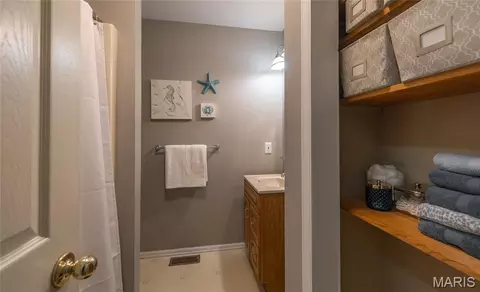 Bath - 1560 Hinson Ln, Saint Clair, MO 63077 photo 4 of 4