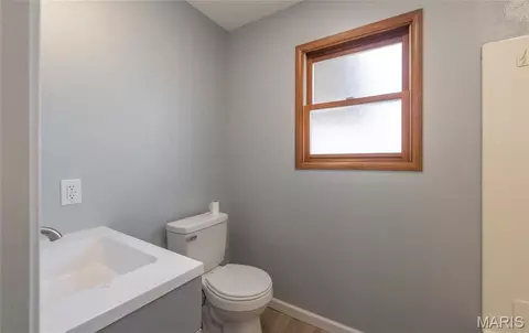Bath - 1560 Hinson Ln, Saint Clair, MO 63077 photo 1 of 4