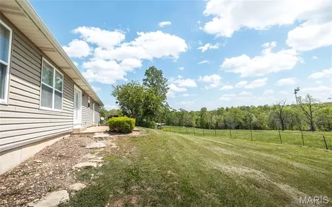 Exterior - 1560 Hinson Ln, Saint Clair, MO 63077 photo 7 of 17