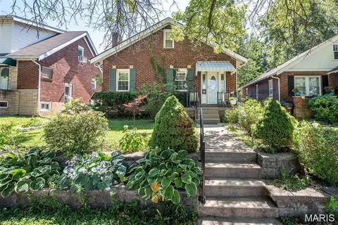 2468 Hartland Ave, Sycamore Hills, MO 63114