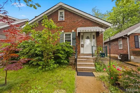 2468 Hartland Ave, Sycamore Hills, MO 63114