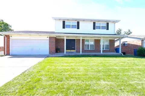 2660 Delaware Dr, Florissant, MO 63033