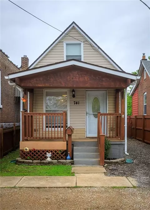 741 Regina Ave, Saint Louis, MO 63125