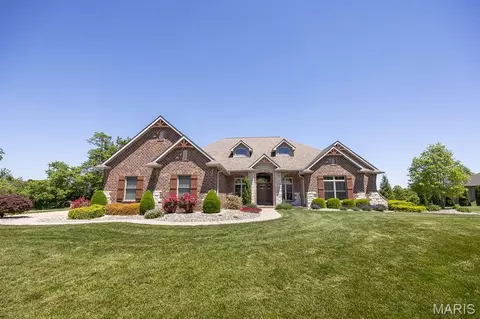 1916 Windcrest Dr, O'fallon, IL 62269