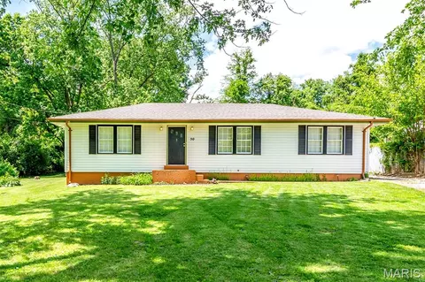 50 Oakwood Ln, Saint Louis, MO 63129