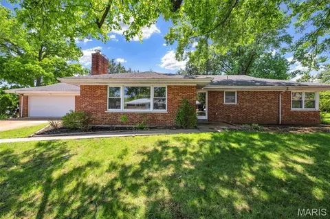 1401 Norman Pl, Saint Louis, MO 63122