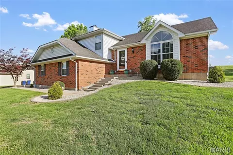 4 Weatherby Ct, Washington, MO 63090