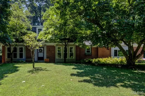 1702 Bookbinder Dr, Saint Louis, MO 63146