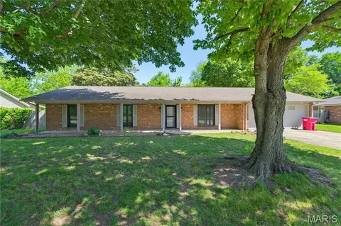 126 Bradley Dr, Sikeston, MO 63801