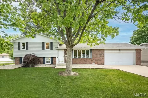 301 Wyoming St, Bethalto, IL 62010