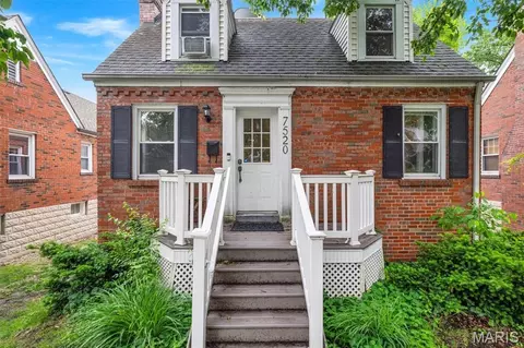 7520 Drexel Dr, Saint Louis, MO 63130