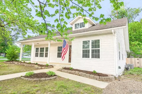 802 Hale Ave, Edwardsville, IL 62025