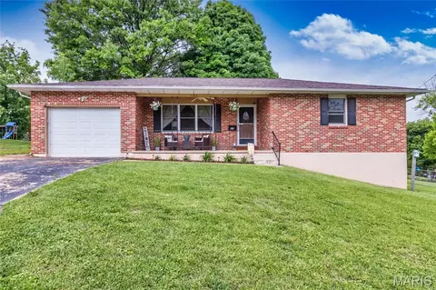 102 N Thomas St, De Soto, MO 63020