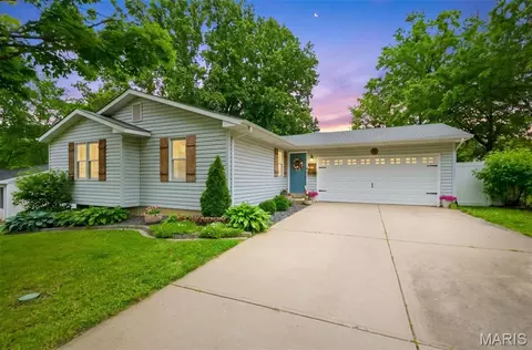 13 Spring Fawn Ln, Saint Peters, MO 63376