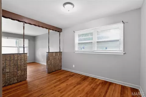 Living - 236 Forestwood Dr, Saint Louis, MO 63135 photo 3 of 5