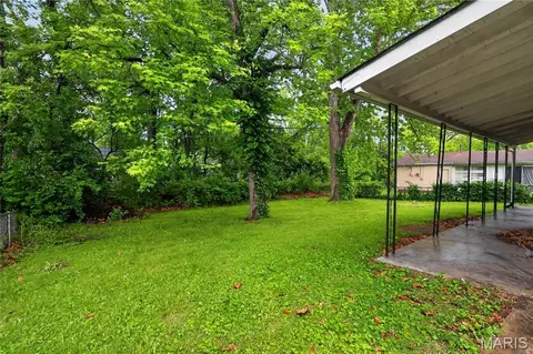 Exterior - 236 Forestwood Dr, Saint Louis, MO 63135 photo 2 of 6
