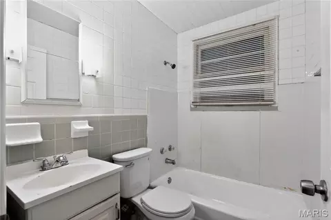 Bath - 236 Forestwood Dr, Saint Louis, MO 63135 photo 1 of 1