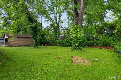 Exterior - 236 Forestwood Dr, Saint Louis, MO 63135 photo 5 of 6