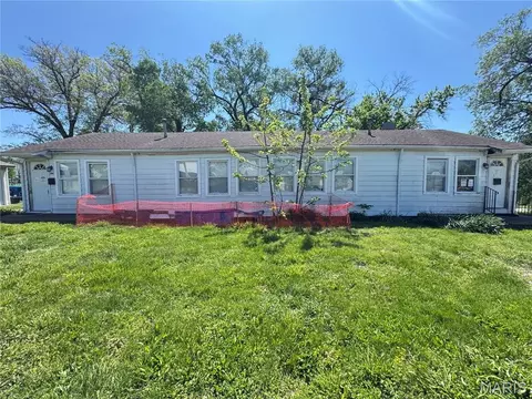 1015 Dardenne St, Saint Charles, MO 63301