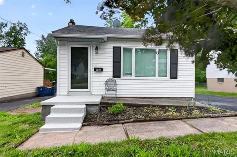 11038 Gertrude Ave, Saint Ann, MO 63074