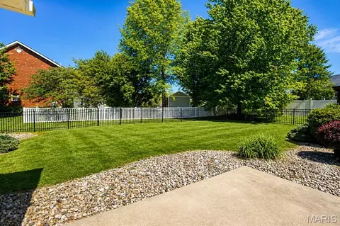 Exterior - 128 Callaway Ct, O'fallon, IL 62269 photo 8 of 10