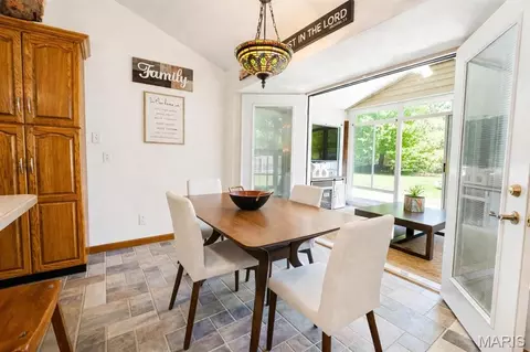 Dining - 128 Callaway Ct, O'fallon, IL 62269 photo 2 of 2